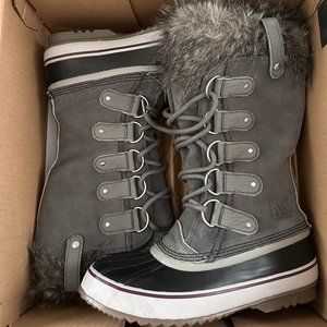 Sorel Joan of Arctic sz 8.5 Color: Quarry/Black